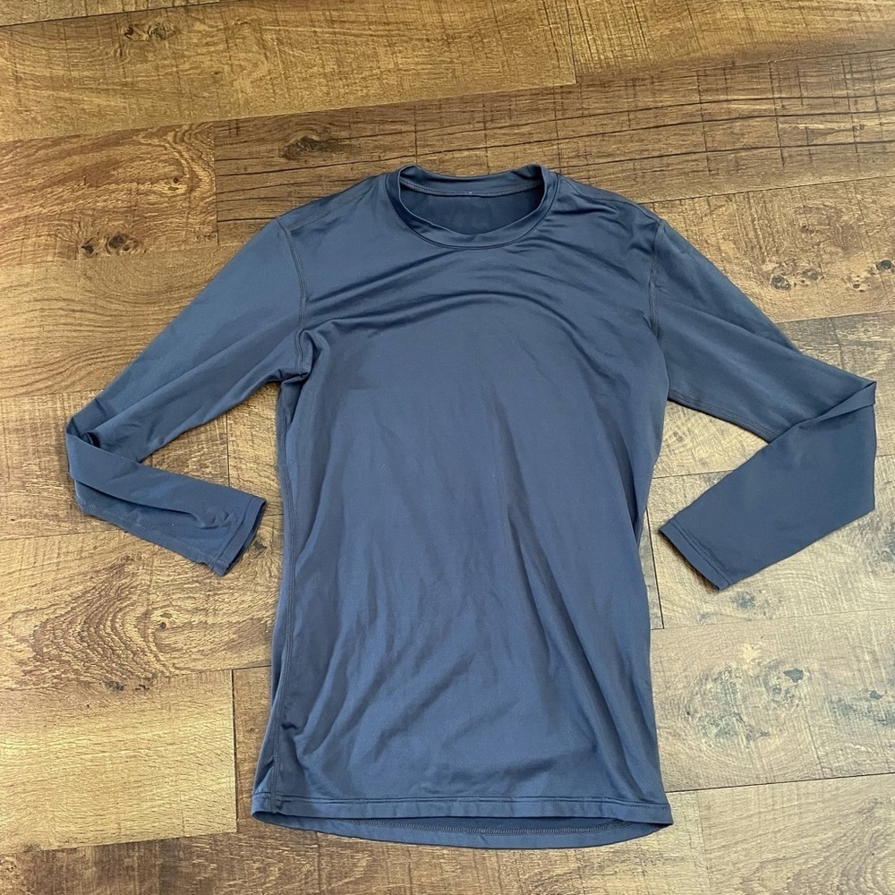 Men’s long sleeve gray Tesla brand shirt sz large (cut smaller)